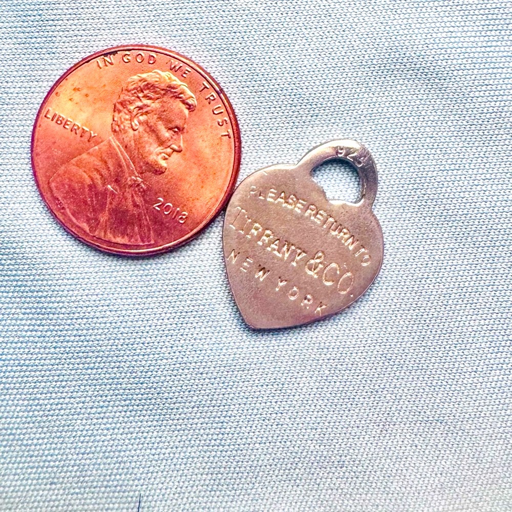 Tiffany & Co. Silver Heart Tag pendant authentic. - Picture 7 of 8